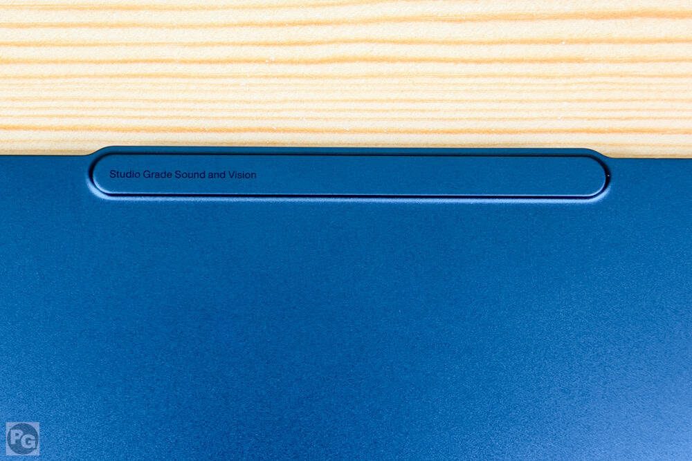 Lenovo Yoga Slim 7a Gen 11(14型 AMD)のコミュニケーションバー