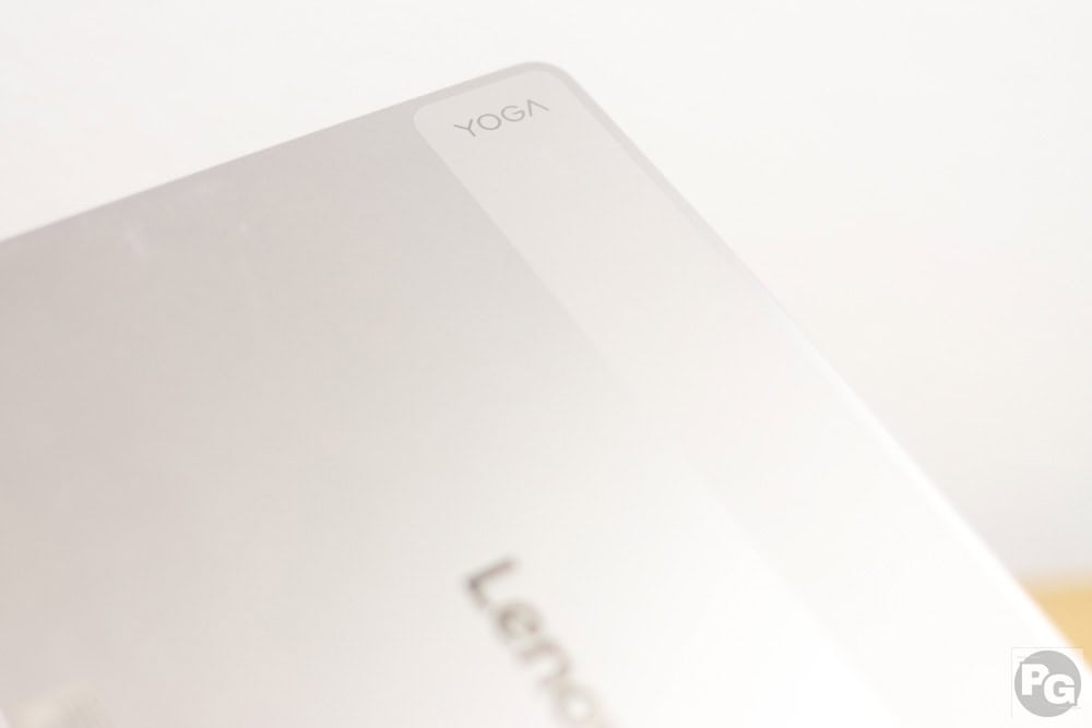 Lenovo yoga tabの背面ロゴ