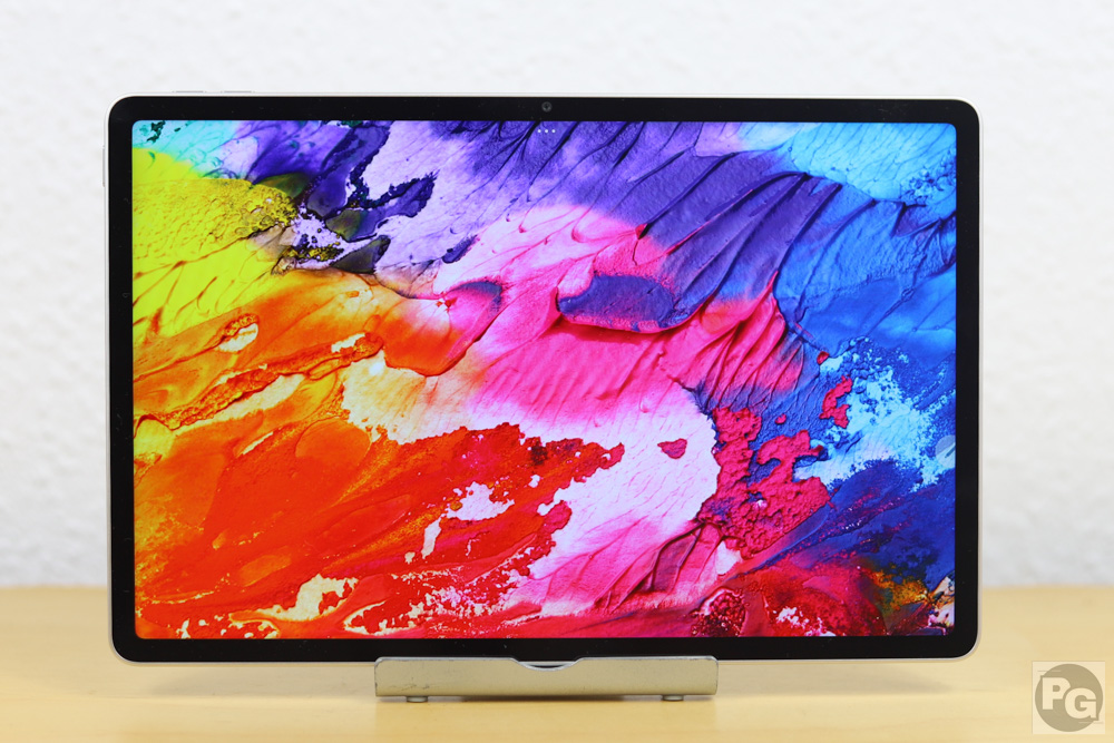Lenovo yoga tabに鮮やかあ画像を表示し、色域をチェック。DCI-P3 98％で鮮やかな色を描写できる