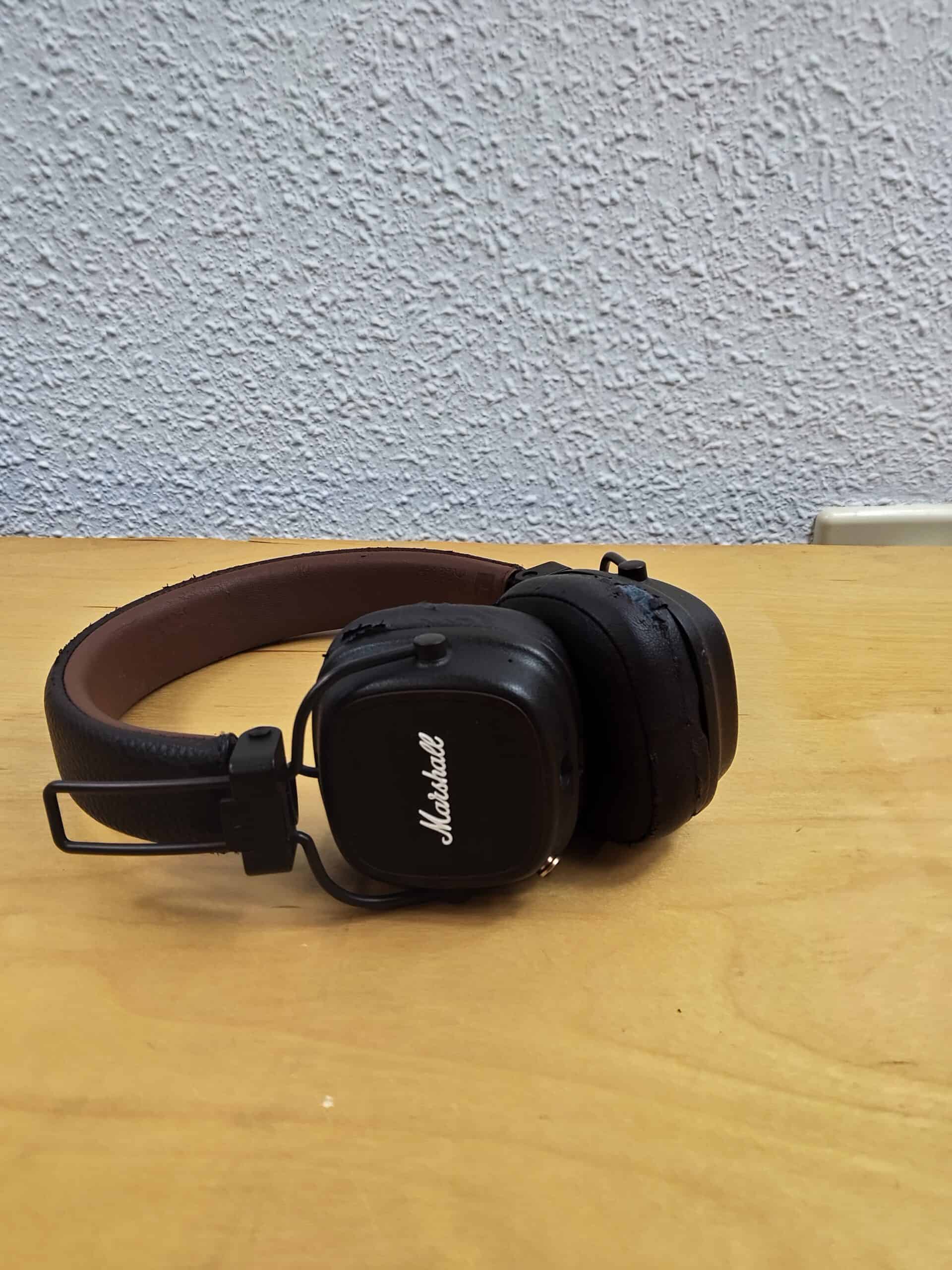 LEGION Tab (8.8”､3)のリアカメラで撮影したヘッドフォン。若干暗いが画質は良い