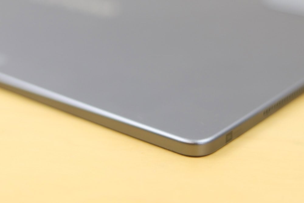 Lenovo Idea Tab Pro Gen 2の筐体エッジ