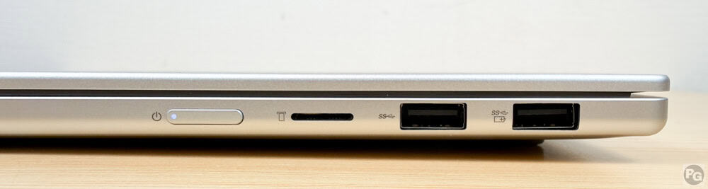 Lenovo IdeaPad Slim 5x Gen 11 13.3 Snapdragon右側面インターフェイス・USB-A×2、microSDカードリーダー