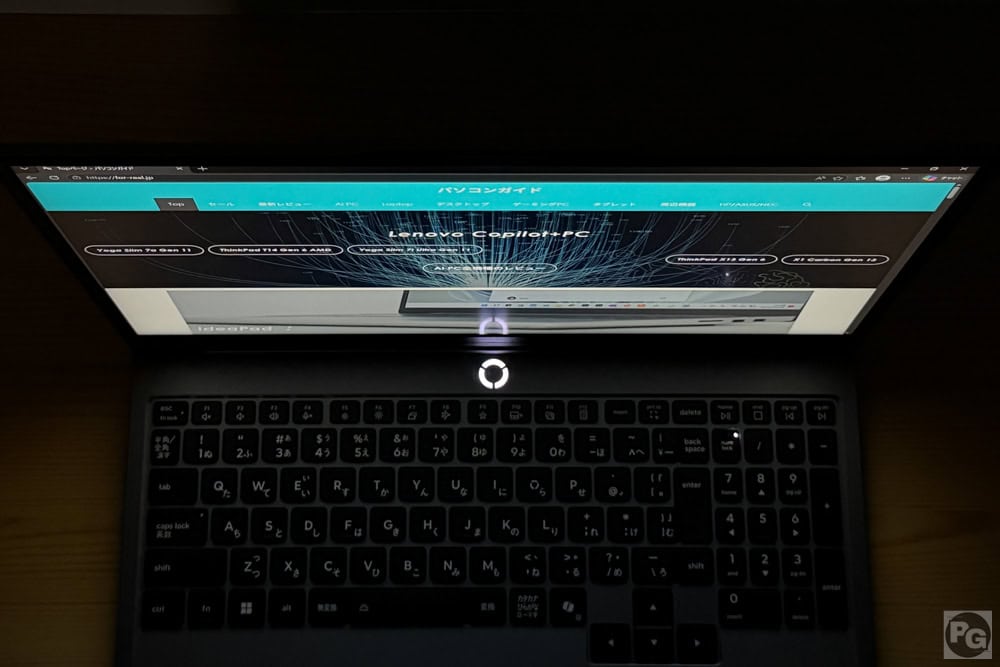 Lenovo LOQ 15IPH11 (15.3型 Intel)視野角のチェック。上から見てもしっかりと見える