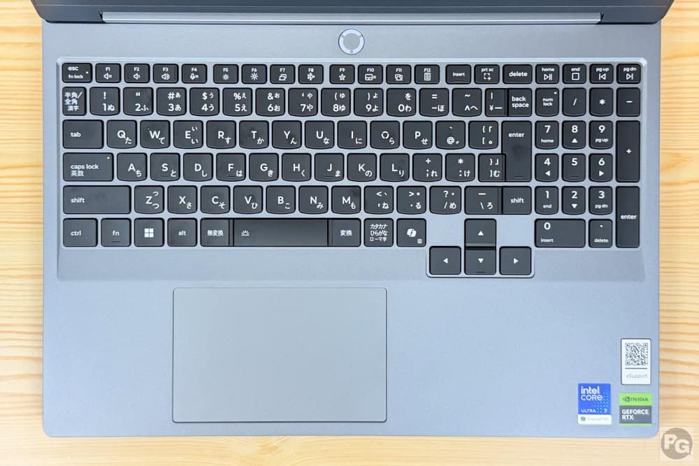 Lenovo LOQ 15IPH11 (15.3型 Intel)の日本語キーボード。テンキー付きフルサイズ配列と大型タッチパッド