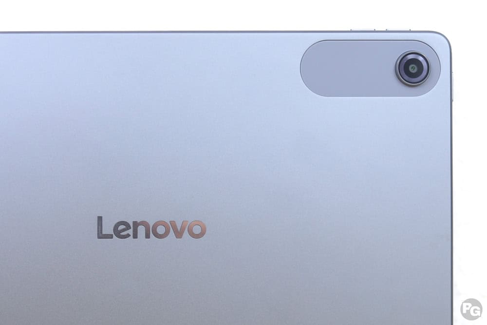 Lenovo Tabの背面。メタルでツルツルしている