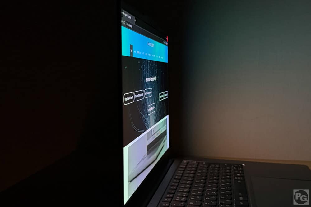 Lenovo Yoga Pro 7i Gen 11 Aura Edition(15.3型 Intel)に視野角チェック。横から見てもしっかりと見える