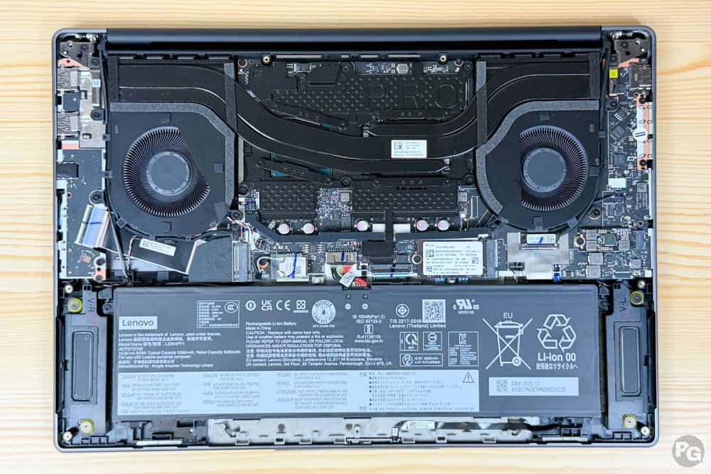 Lenovo Yoga Pro 7i Gen 11 Aura Edition(15.3型 Intel)の筐体内部