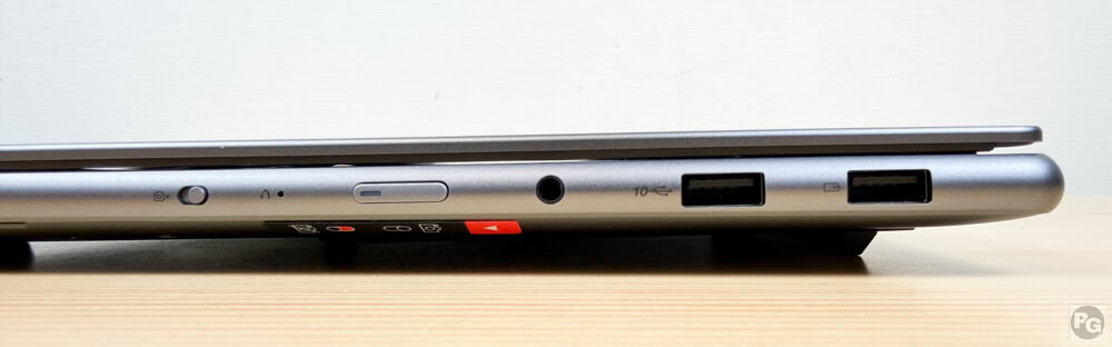 Lenovo Yoga Pro 7i Gen 11 Aura Edition(15.3型 Intel) 右側面インターフェイス・USB A 3.2 Gen 2が2つ、マイク・ヘッドフォンジャック
