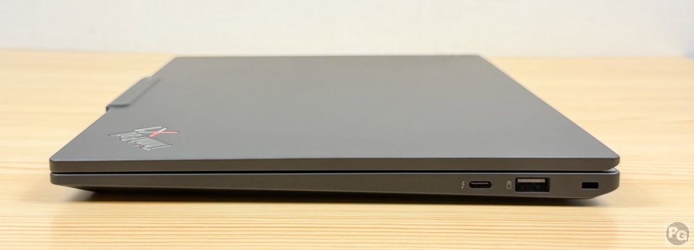 Lenovo ThinkPad X1 Carbon Gen 14 ​Aura Edition 最薄部7.7ミリと非常に薄い