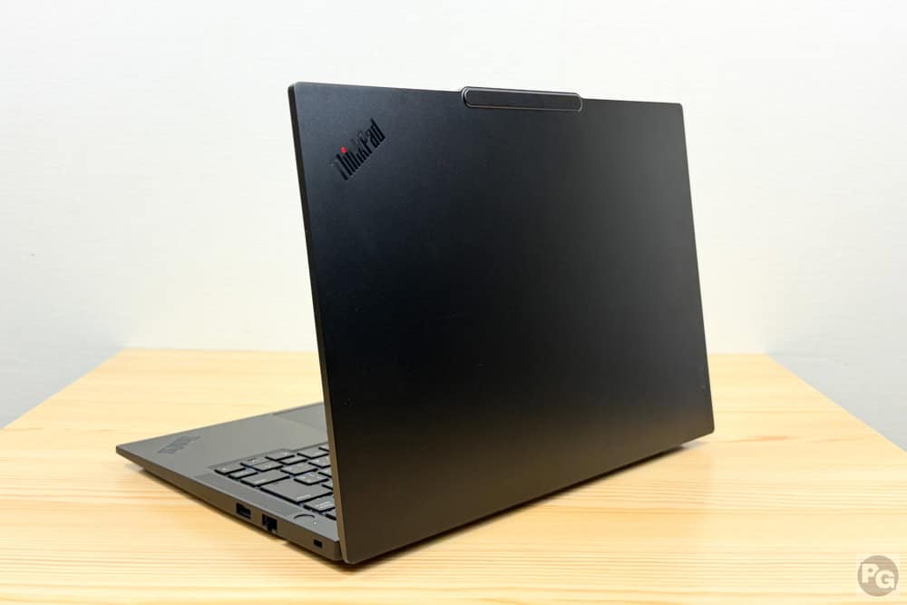 ThinkPad E14 Gen 7 ILL(14型 Intel)　天板