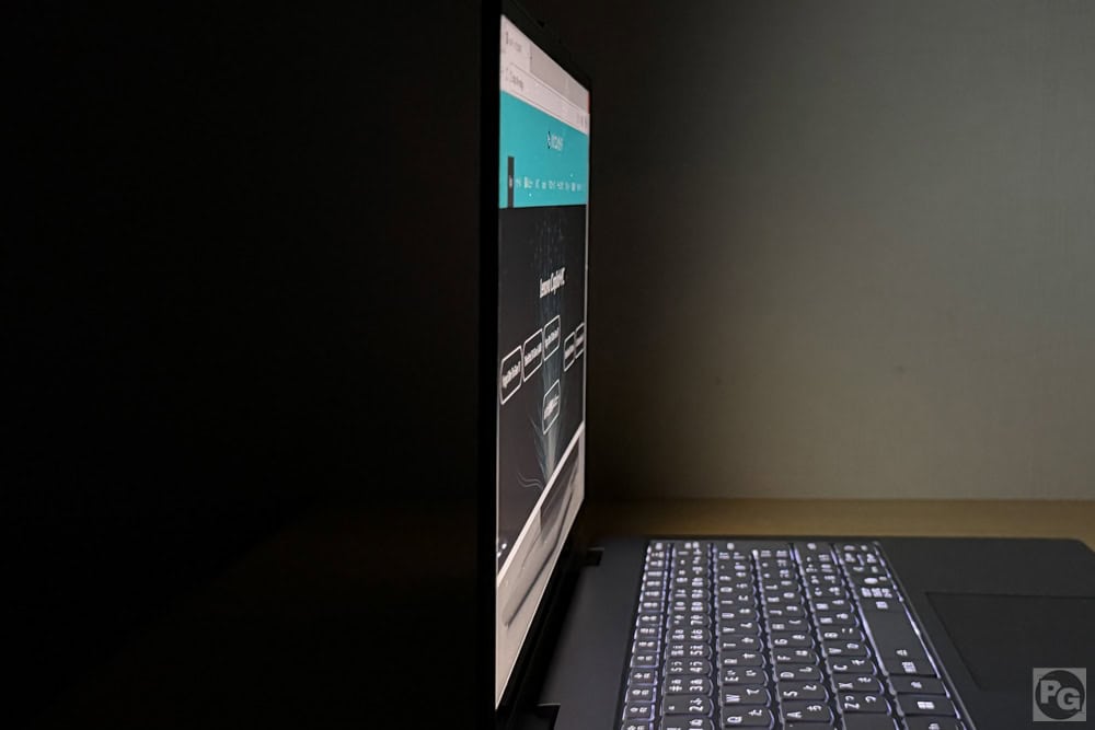 Lenovo IdeaPad 5i 2-in-1 Gen 11 (14型 Intel)　色域のチェック。横から見てもしっかりと見える