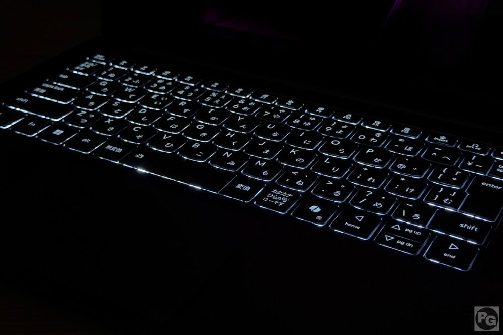 Lenovo IdeaPad Slim 5a Gen 11(14型 AMD)のキーボードバックライトをON。明るく視認性が高い