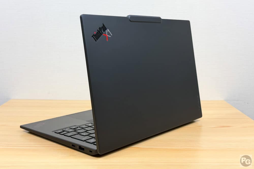 Lenovo ThinkPad X1 Carbon Gen 14 ​Aura Editionカーボン素材でマットな質感