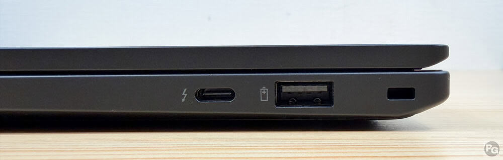Lenovo ThinkPad X1 Carbon Gen 14 ​Aura Edition interface右側面インターフェイス。nanoSIMスロット、Tunderblt 4、USB-A、ケーブルロックスロット