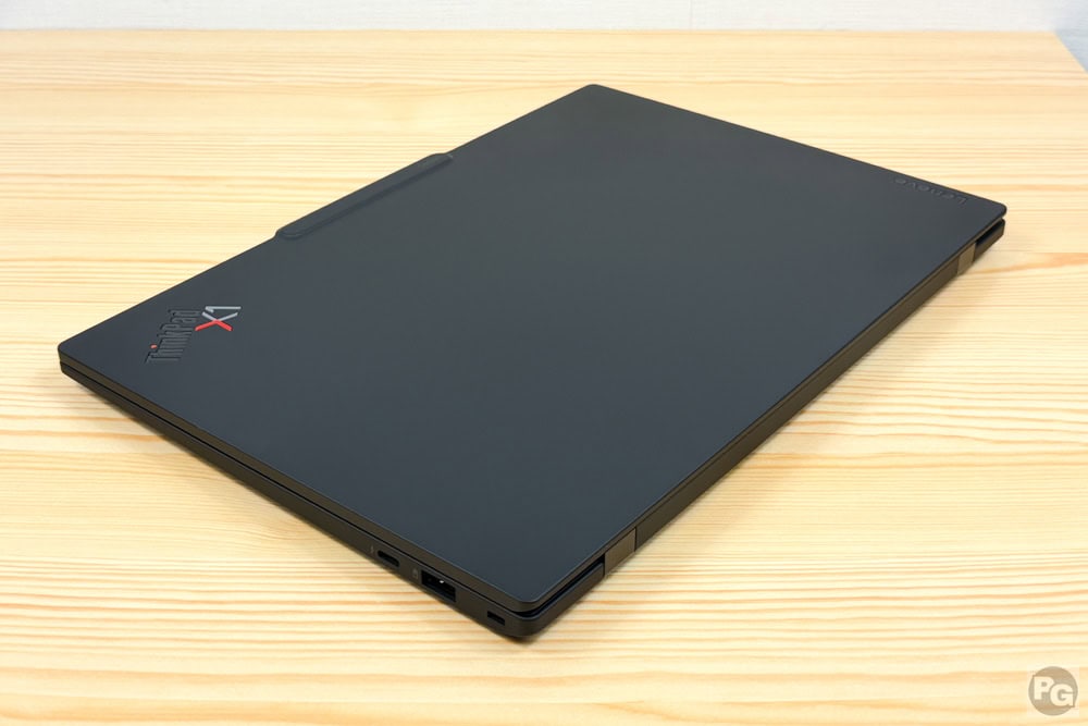Lenovo ThinkPad X1 Carbon Gen 14 ​Aura Edition 幅312.5 x 奥行き215.75 x 最薄部7.7