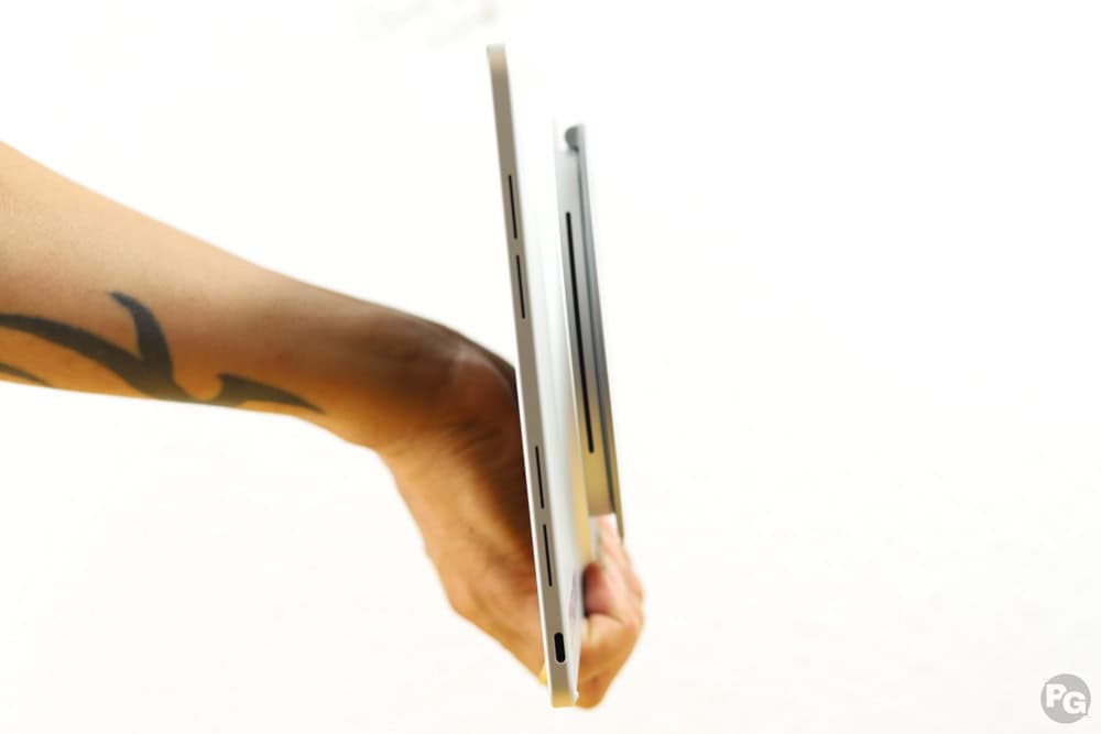 Lenovo Tab Plus Gen 2を横から見ると、スピーカーの大きさがわかる