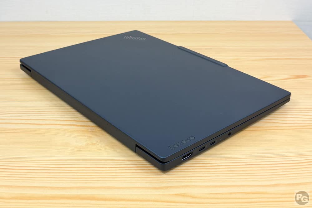 Lenovo ThinkPad T14s Gen 7 14 Intel 幅313mm、奥行き219.4mm、高さ10.7-18.56mmとコンパクトなボディ