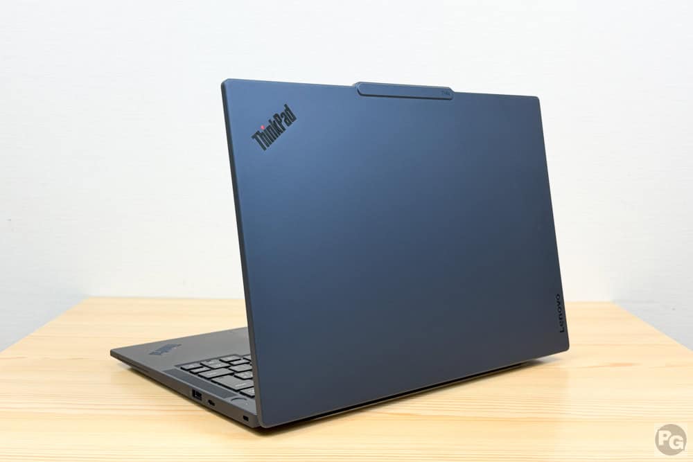 Lenovo ThinkPad T14s Gen 7 14 Intel カーボンファーバー採用のトップカバー