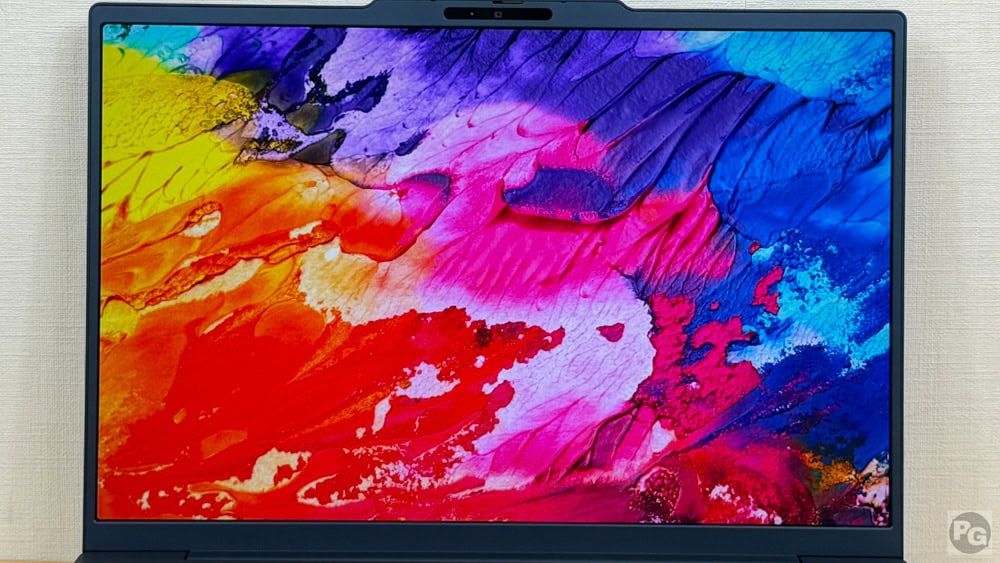 ThinkPad T14s Gen 7 14 Intelのディスプレイ。色域を比較。hン基はDCI-P3 100％で色鮮やか