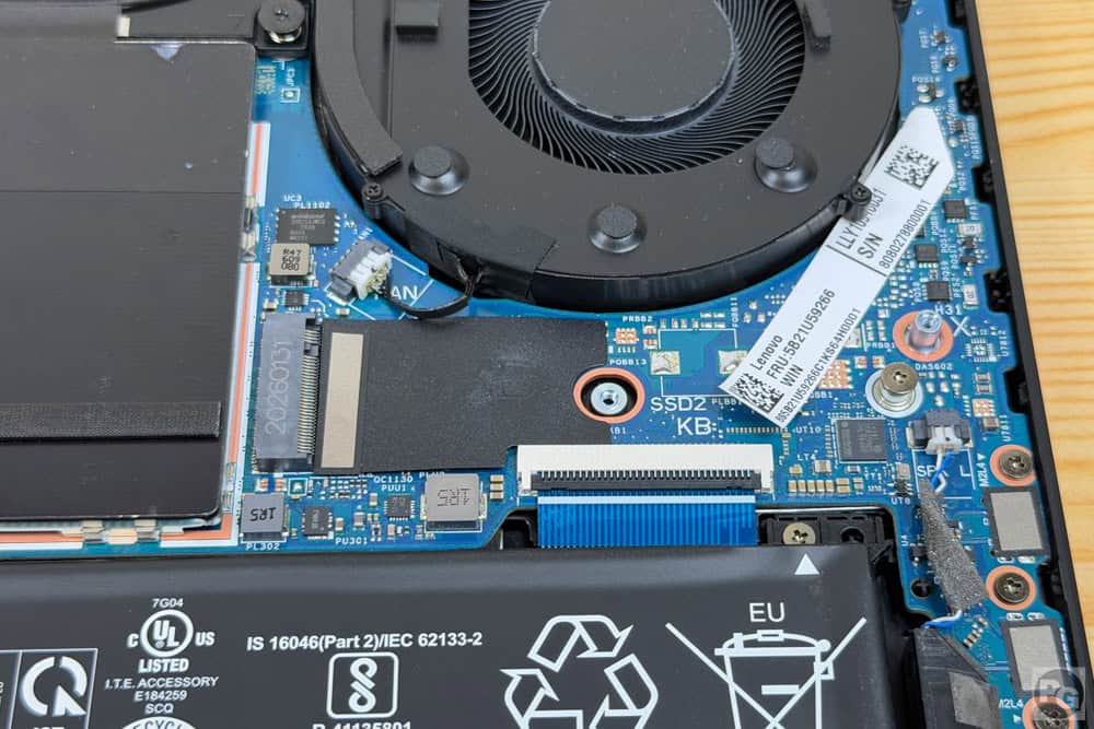 Lenovo Legion 5i Gen 11 15.3 Intel SSDを増設できるスロット