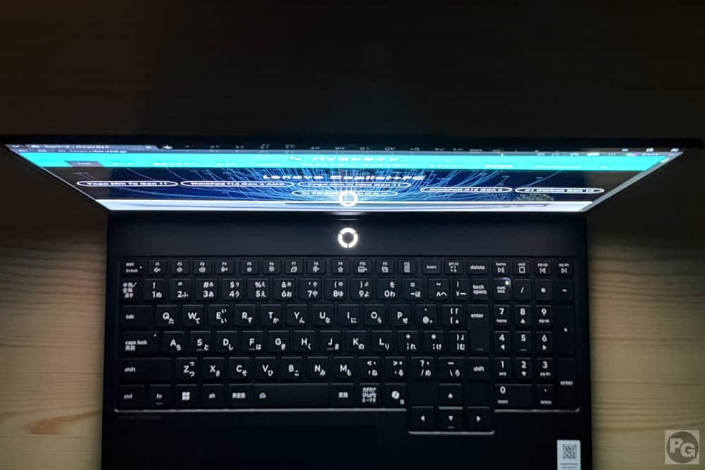 Lenovo Legion 5i Gen 11 (15.3型 Intel)視野角のチェック。上から見てもしっかりと見える