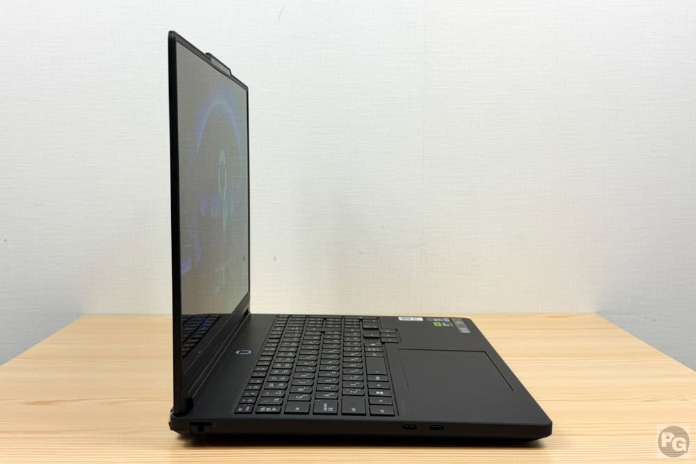 Lenovo Legion 5i Gen 11 15.3 Intel 一般的なゲーミングPCの様に背面が突き出していない