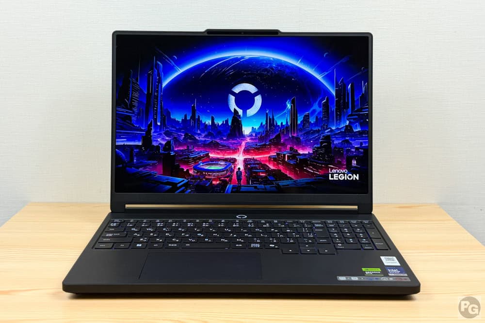 Lenovo Legion 5i Gen 11 15.3 Intel 正面。ディスプレイの色鮮やかさと筐体のかっこよさが伝わる