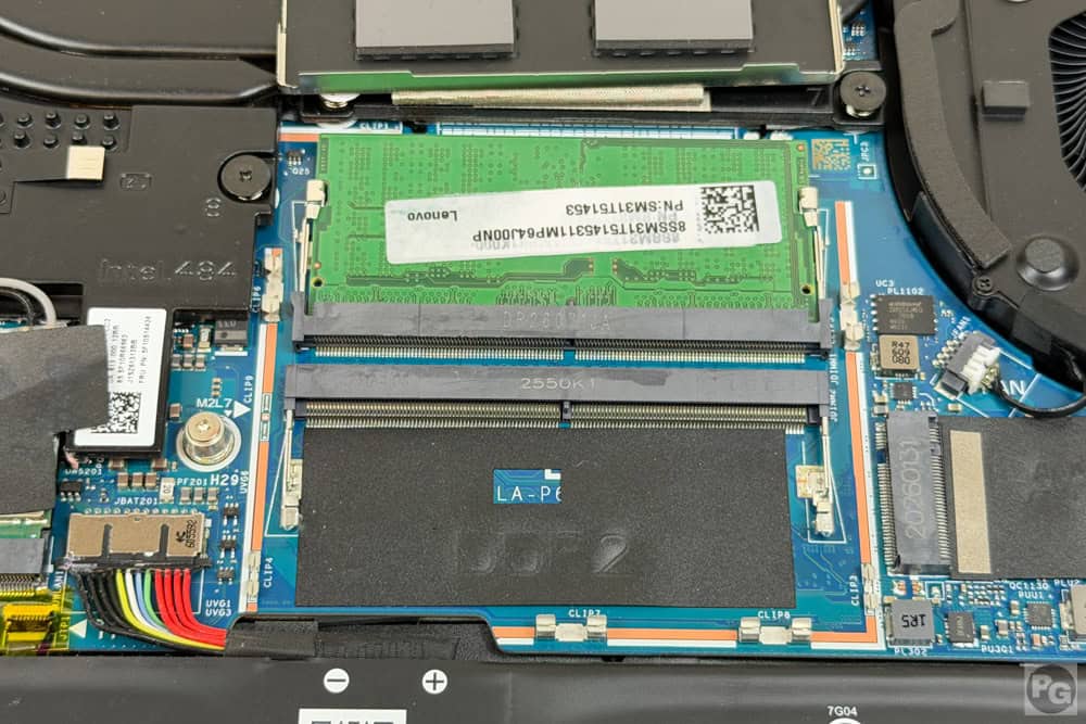 Lenovo Legion 5i Gen 11 15.3 Intel メモリスロットが2つ見える
