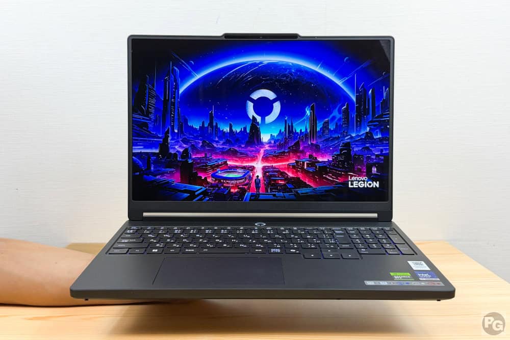 Lenovo Legion 5i Gen 11 15.3 Intelを片手で持っているが、やっぱり重たい