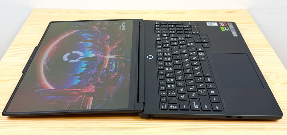 Lenovo Legion 5a Gen 11 15.3 AMD 片手でディスプレイを開けることができる