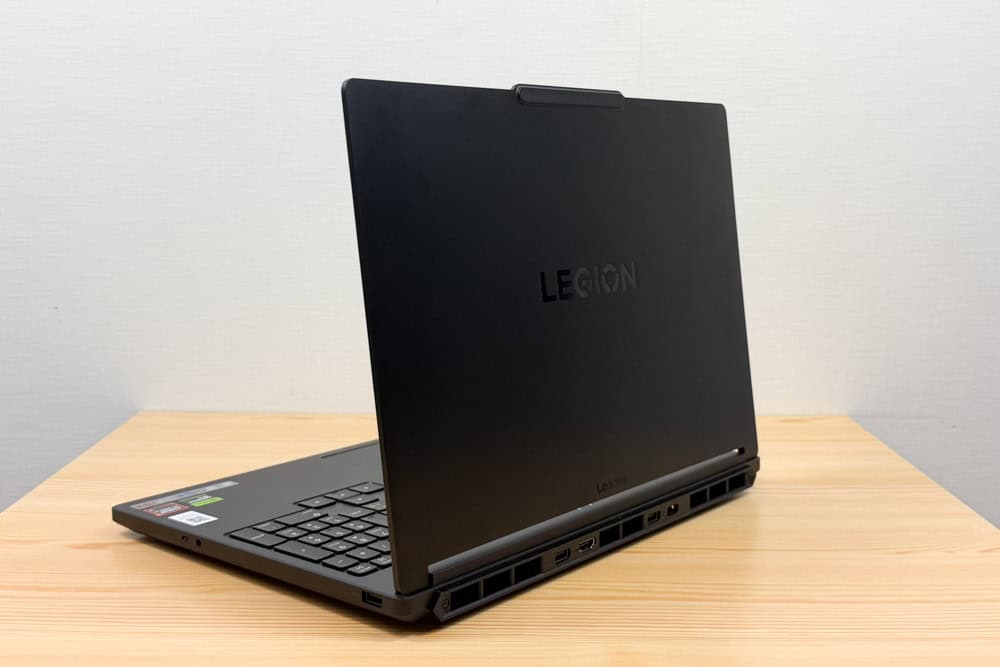Lenovo Legion 5a Gen 11 15.3 AMD 背面。