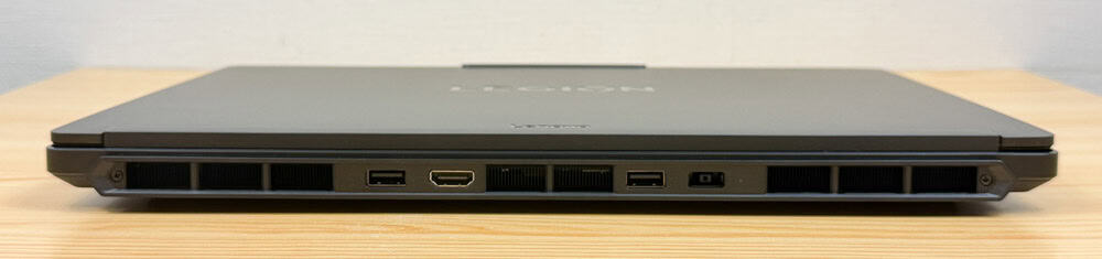 Lenovo Legion 5a Gen 11 15.3 AMD 背面インターフェイスUSB 3.2 Gen 1、HDMI、USB 3.2 Gen 1、そして電源コネクタ