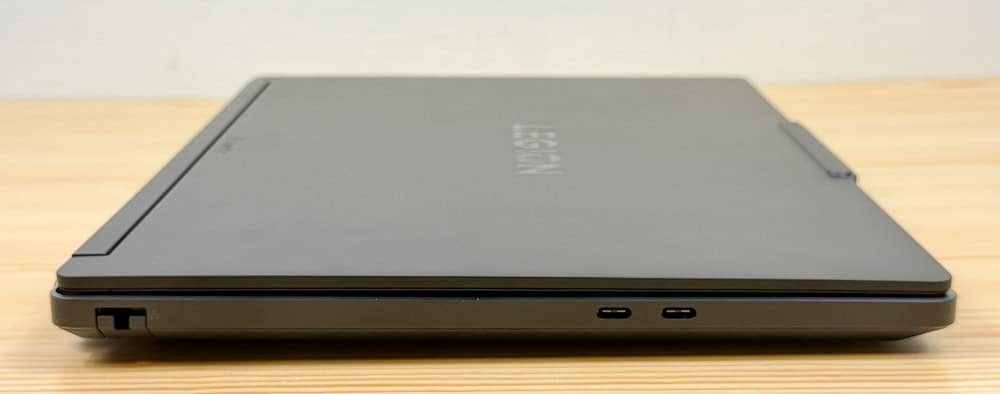 Lenovo Legion 5a Gen 11 15.3 AMD 右側面インターフェイスRJ45、USB4（DP、PD付き）