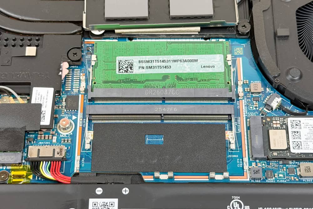 Lenovo Legion 5a Gen 11 (15.3型 AMDのメモリスロット。増設が可能