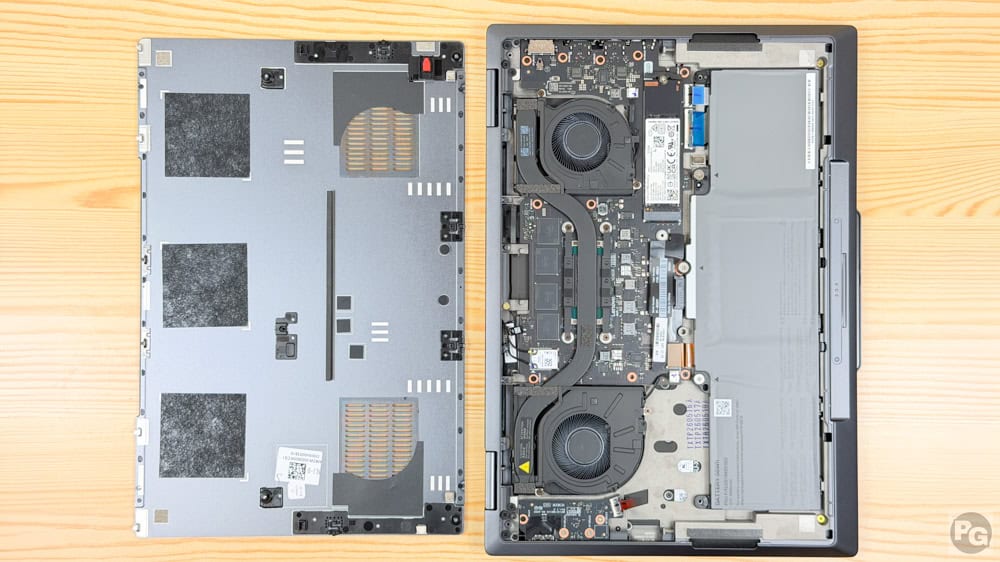 ThinkPad X1 2-in-1 Gen 11 Aura Edition (14型 Intel)底面カバーを外した状態