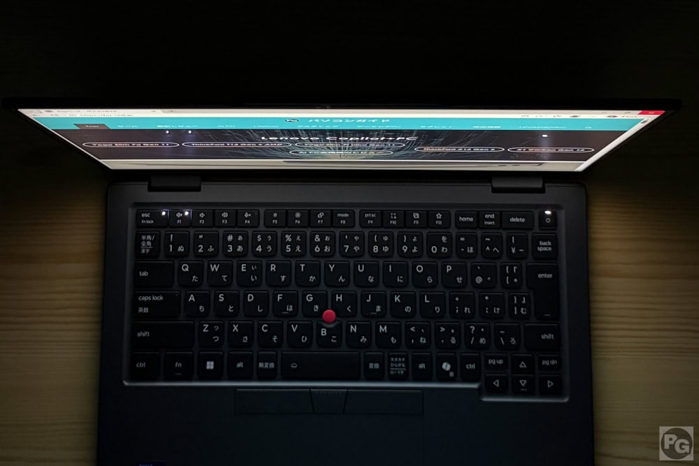 ThinkPad X1 2-in-1 Gen 11 Aura Edition (14型 Intel)　視野角の確認。上から見てもしっかりと見える