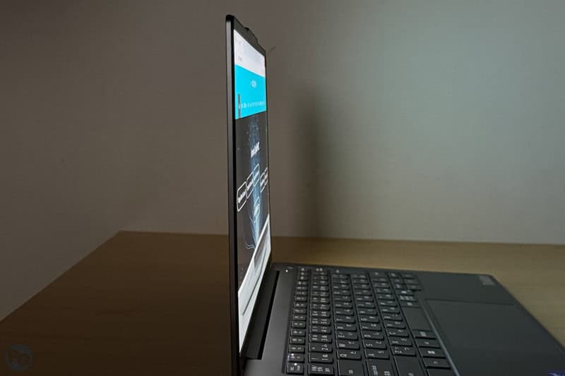 Lenovo ThinkBook 14x (14型 Intel)　視野角の確認。横から見てしっかりと見える